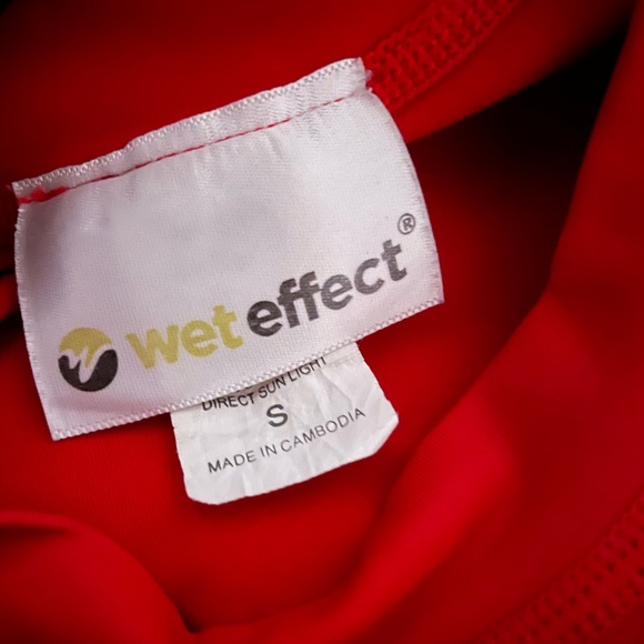 Red Short Sleeve Rash Guard - Picture 3 of 3